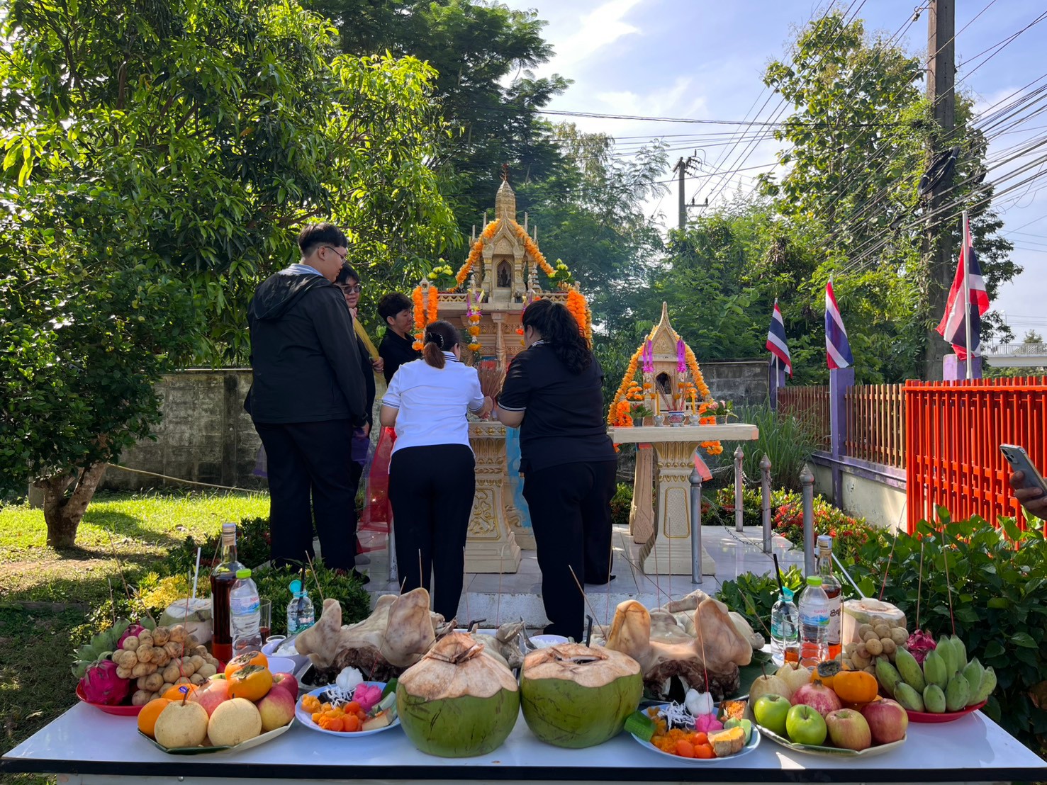 title - ส.ป.ก. อุตรดิตถ์ จัดพิธีไหว้ศาลพระภูมิ ศาลตา-ยาย และศาลเจ้าที่ เพื่อเสริมความเป็นสิริมงคล สร้างขวัญและกำลังใจแก่เจ้าหน้าที่ในการปฏิบัติงาน ประจำปีงบประมาณ พ.ศ. ๒๕๗๐